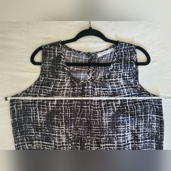 White & Black Blouse in Large - Picture 6 of 7